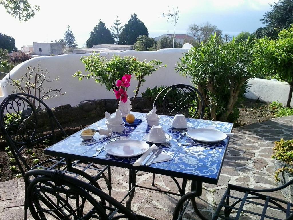 La Villa Rossa Salina  Extérieur photo